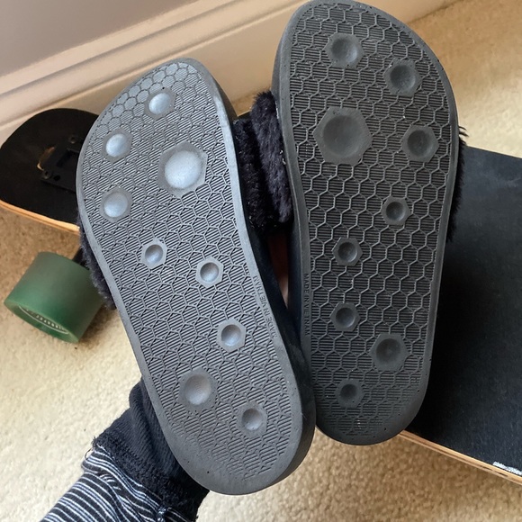 PUMA X FENTY FUR SLIDES - Picture 3 of 3